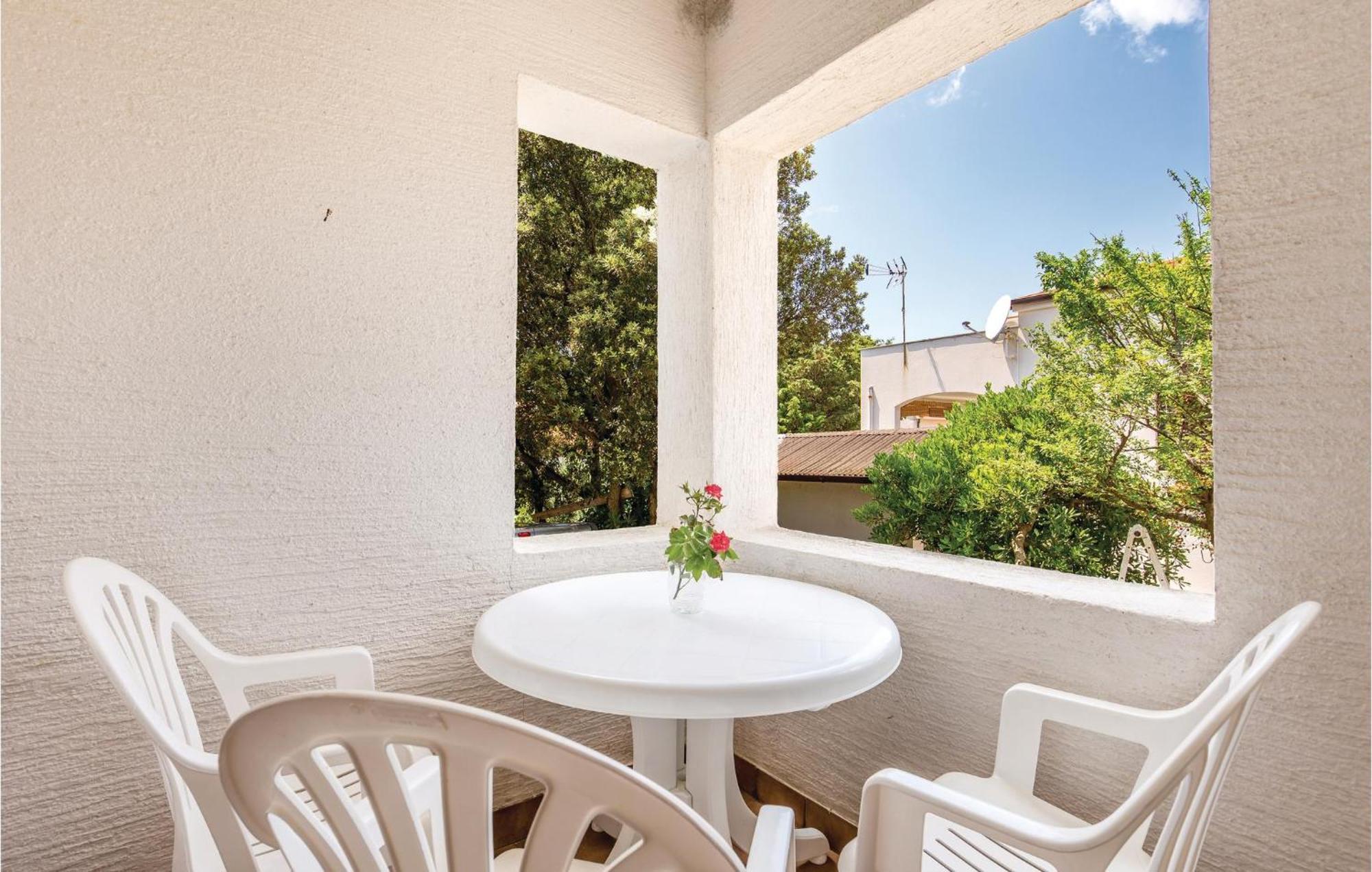 Gorgeous Apartment In Mandre With Kitchen Extérieur photo