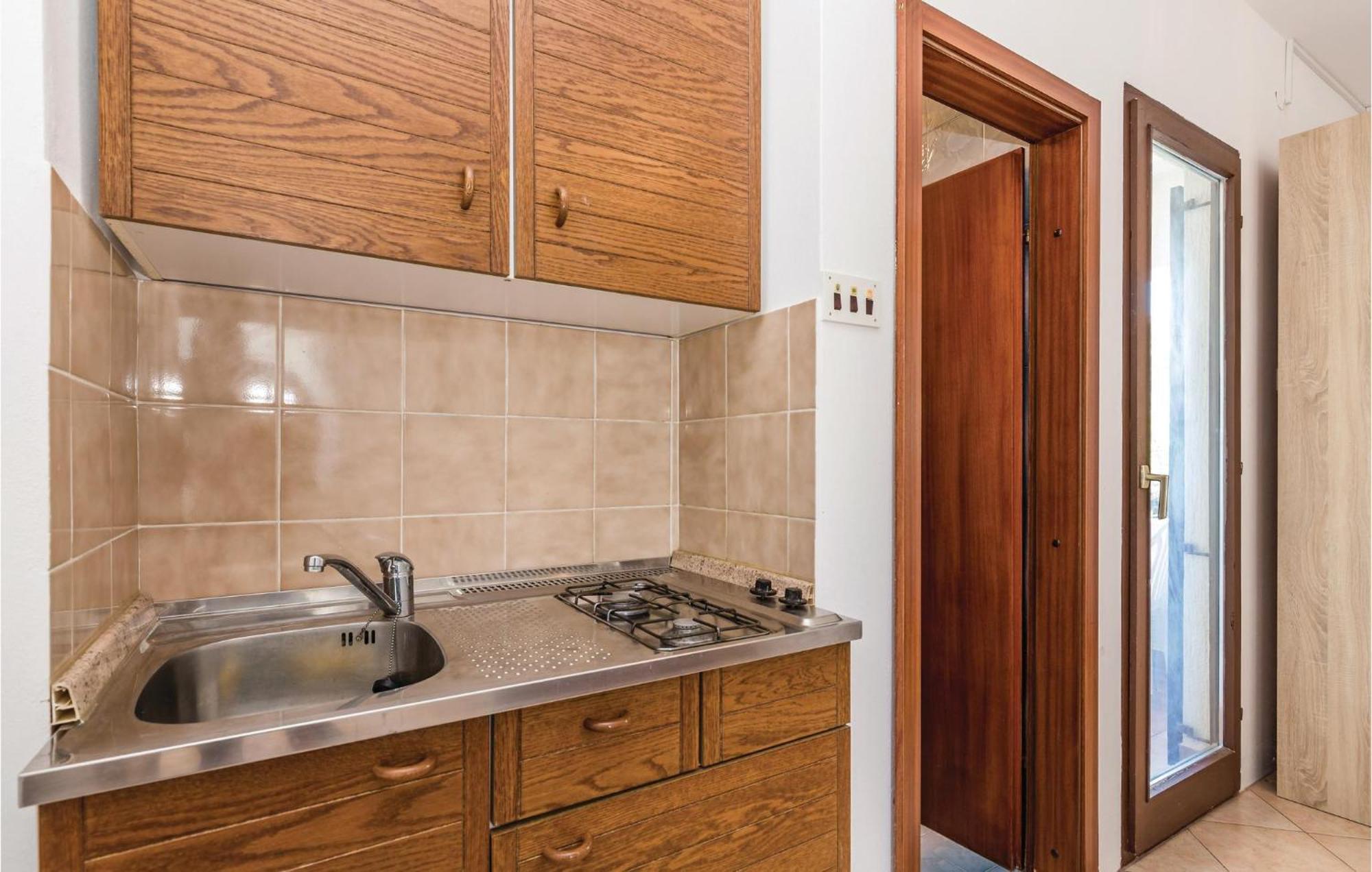 Gorgeous Apartment In Mandre With Kitchen Extérieur photo